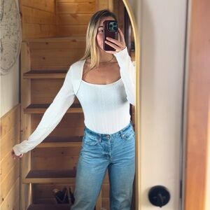 ✨ Chic White Long-Sleeve Sweater ✨